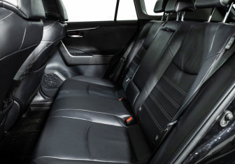 Подержанный автомобиль Toyota RAV4 2021 года (10 фото)