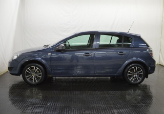 Подержанный автомобиль Opel Astra Hatchback 2010 года (8 фото)