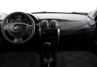 Подержанный автомобиль Nissan Almera Sedan 2015 года (10 фото)