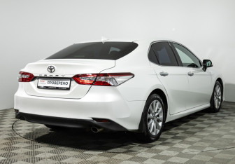 Подержанный автомобиль Toyota Camry Sedan 2018 года (5 фото)