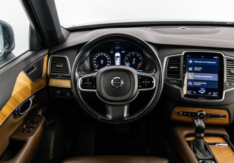 Подержанный автомобиль Volvo XC90 2021 года (12 фото)