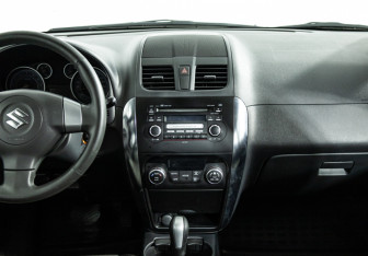 Подержанный автомобиль Suzuki SX4 Hatchback 2010 года (14 фото)
