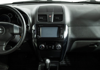 Подержанный автомобиль Suzuki SX4 Hatchback 2011 года (14 фото)