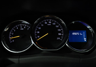 Подержанный автомобиль Renault Duster 2016 года (12 фото)