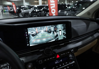 Подержанный автомобиль Kia Carnival 2023 года (19 фото)