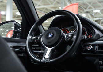 Подержанный автомобиль BMW X6 2016 года (22 фото)