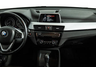 Подержанный автомобиль BMW X1 2015 года (14 фото)