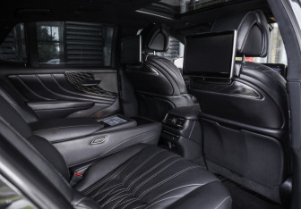 Подержанный автомобиль Lexus LS 2021 года (35 фото)