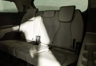 Подержанный автомобиль Kia Carnival 2022 года (24 фото)