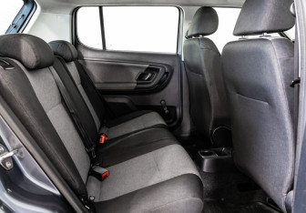 Подержанный автомобиль Skoda Fabia Hatchback 2013 года (16 фото)