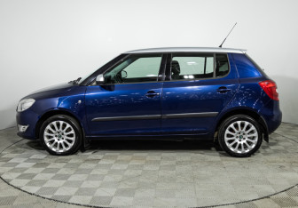 Подержанный автомобиль Skoda Fabia Hatchback 2010 года (8 фото)