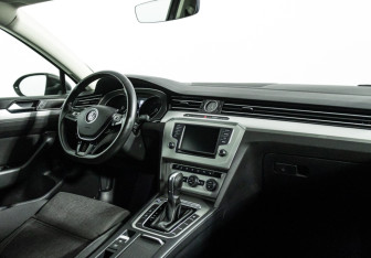 Подержанный автомобиль Volkswagen Passat Sedan 2017 года (9 фото)