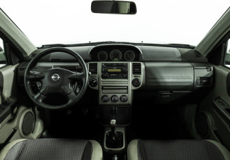 Подержанный автомобиль Nissan X-Trail 2006 года (13 фото)