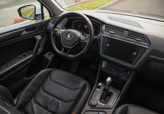 Подержанный автомобиль Volkswagen Tiguan 2019 года (10 фото)