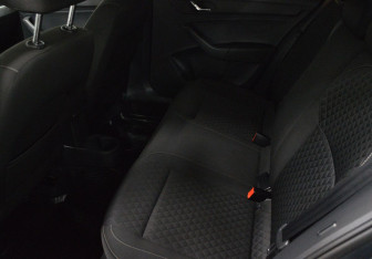 Подержанный автомобиль Skoda Rapid Liftback 2016 года (11 фото)