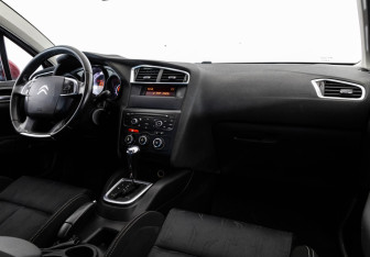 Подержанный автомобиль Citroen C4 Hatchback 2012 года (9 фото)