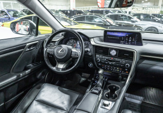 Подержанный автомобиль Lexus RX 2019 года (13 фото)