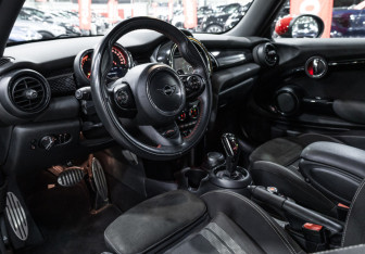 Подержанный автомобиль MINI Hatch 2019 года (11 фото)