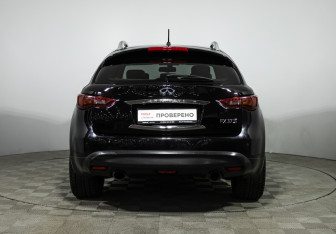 Подержанный автомобиль Infiniti FX 2011 года (6 фото)