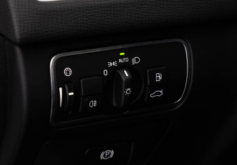 Подержанный автомобиль Volvo XC60 2017 года (21 фото)