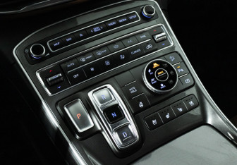 Подержанный автомобиль Hyundai Santa Fe 2021 года (19 фото)