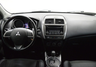 Подержанный автомобиль Mitsubishi ASX 2013 года (13 фото)