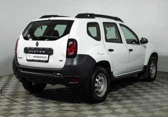 Подержанный автомобиль Renault Duster 2017 года (5 фото)