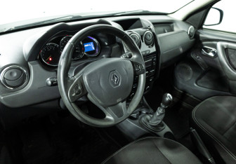 Подержанный автомобиль Renault Duster 2016 года (11 фото)