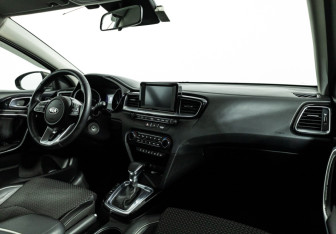 Подержанный автомобиль Kia Ceed Hatchback 2018 года (9 фото)