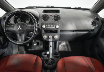 Подержанный автомобиль Mitsubishi Colt Hatchback 2008 года (13 фото)