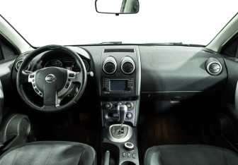 Подержанный автомобиль Nissan Qashqai 2010 года (13 фото)