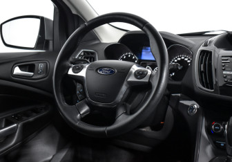 Подержанный автомобиль Ford Kuga 2015 года (14 фото)