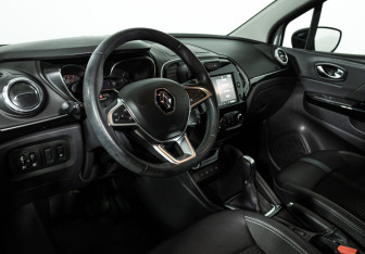 Подержанный автомобиль Renault Kaptur 2021 года (11 фото)