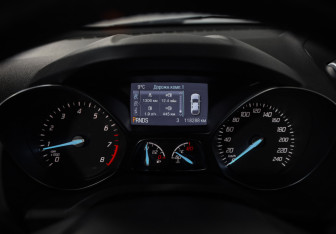 Подержанный автомобиль Ford Kuga 2016 года (12 фото)