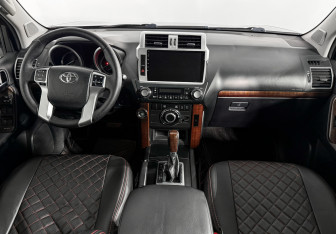 Подержанный автомобиль Toyota Land Cruiser Prado 2015 года (14 фото)