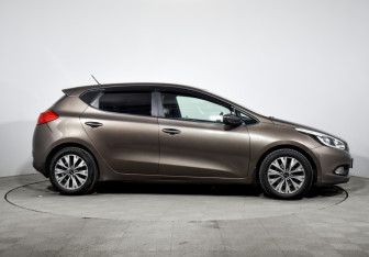 Подержанный автомобиль Kia Ceed Hatchback 2012 года (4 фото)
