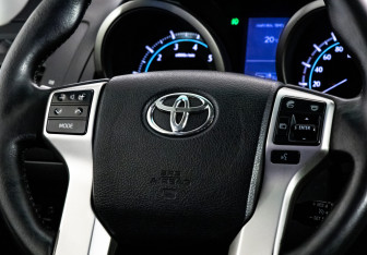 Подержанный автомобиль Toyota Land Cruiser Prado 2012 года (11 фото)