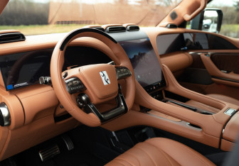 Подержанный автомобиль BYD Yangwang U8 2023 года (14 фото)