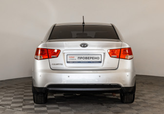 Подержанный автомобиль Kia Cerato Sedan 2009 года (6 фото)