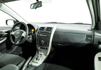 Подержанный автомобиль Toyota Corolla Sedan 2008 года (9 фото)