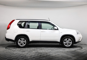 Подержанный автомобиль Nissan X-Trail 2014 года (4 фото)