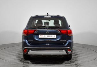 Подержанный автомобиль Mitsubishi Outlander 2019 года (6 фото)