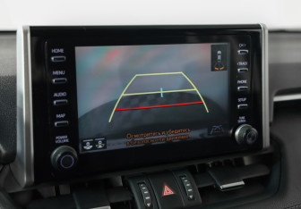 Подержанный автомобиль Toyota RAV4 2020 года (15 фото)