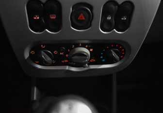 Подержанный автомобиль Renault Logan Sedan 2010 года (15 фото)