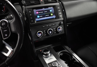 Подержанный автомобиль Land Rover Discovery 2017 года (14 фото)
