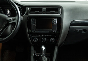 Подержанный автомобиль Volkswagen Jetta Sedan 2014 года (14 фото)