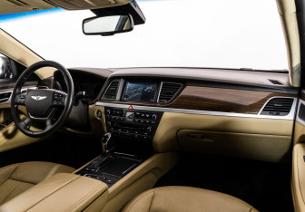 Подержанный автомобиль Hyundai Genesis 2014 года (9 фото)