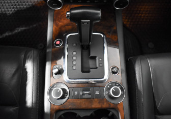 Подержанный автомобиль Volkswagen Touareg 2008 года (11 фото)