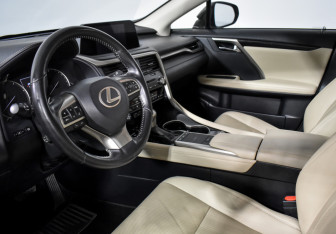 Подержанный автомобиль Lexus RX 2020 года (9 фото)