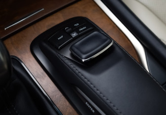 Подержанный автомобиль Lexus LX 2016 года (25 фото)